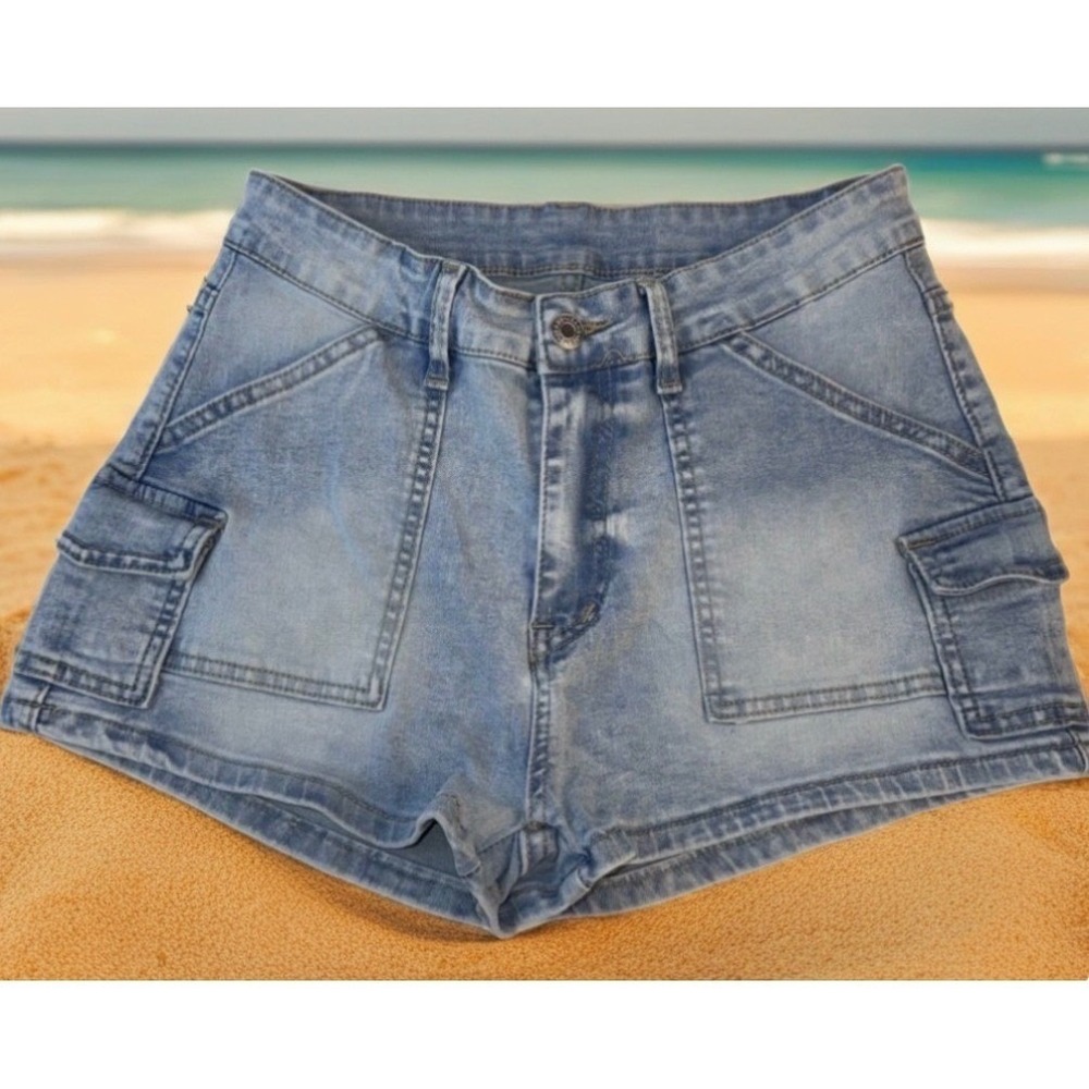 Women's Denim Cargo Shorts Light Wash Size 30 (W26) Stretch‎ Medium Rise